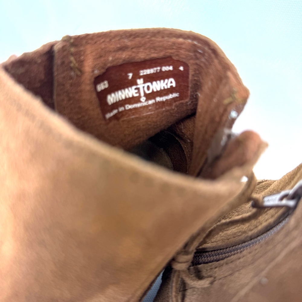 Minnetonka Willow bootie w fringe in dusty brown - sz 7 - BWOT - Picture 12 of 14